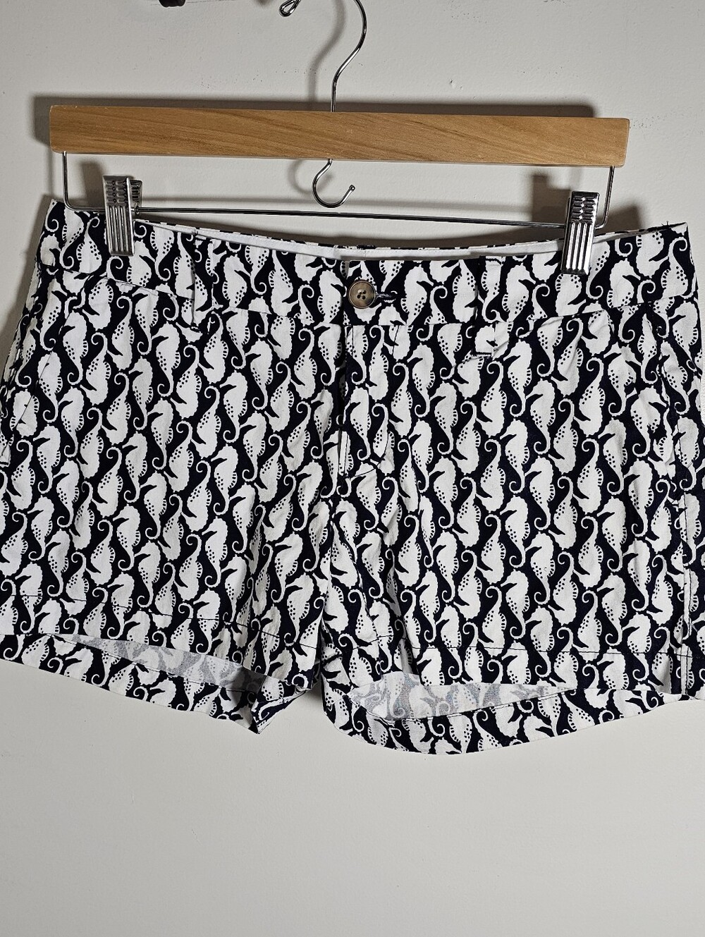 5/$20 Old Navy Cotton Seahorse Shorts Size 4 - Navy w/ White